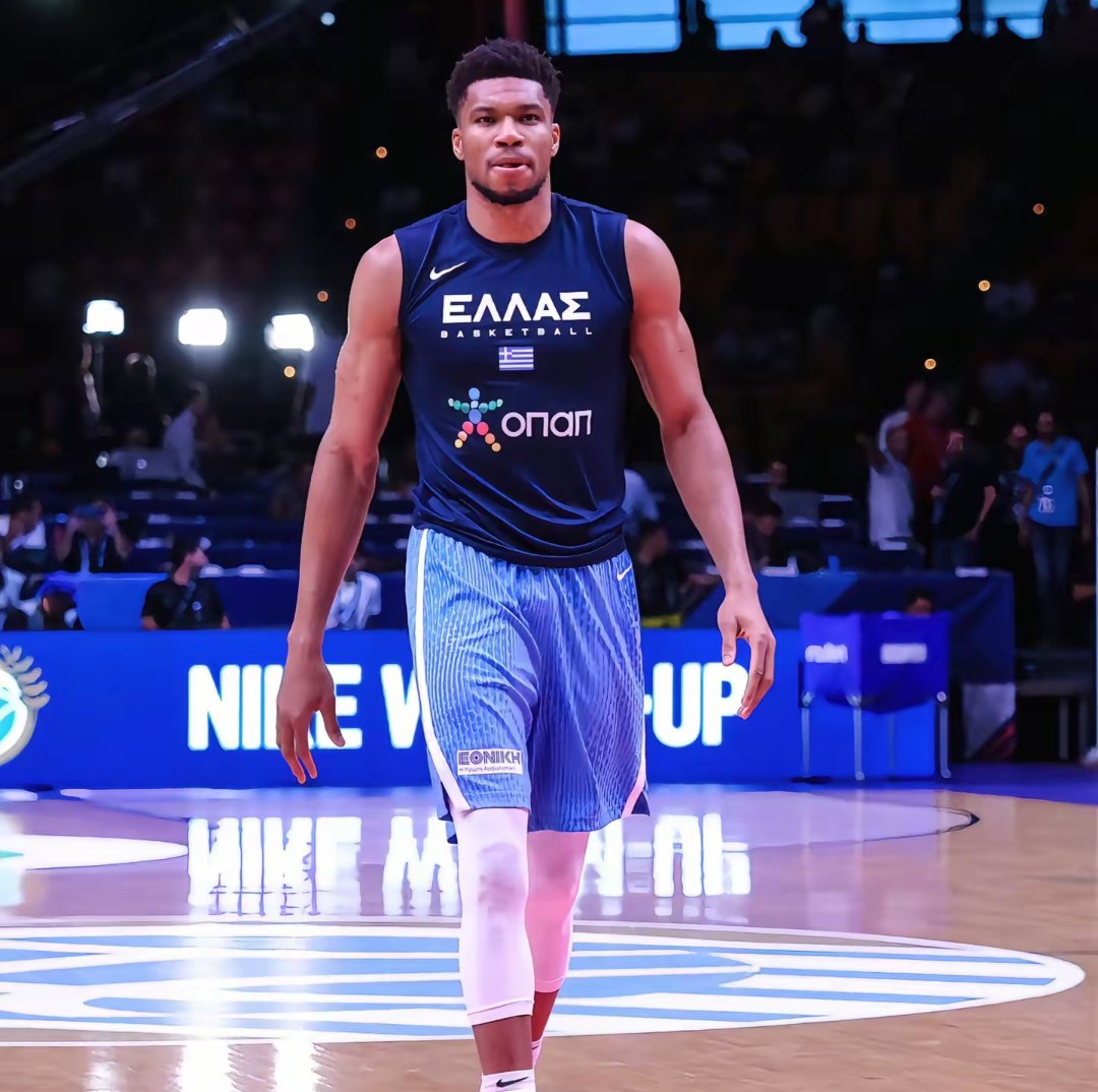 爱游戏-字母哥重返赛场，持续失利首场状态出色，美国队观众沸腾！全场沸腾不已(再度重相逢歌曲原唱视频)