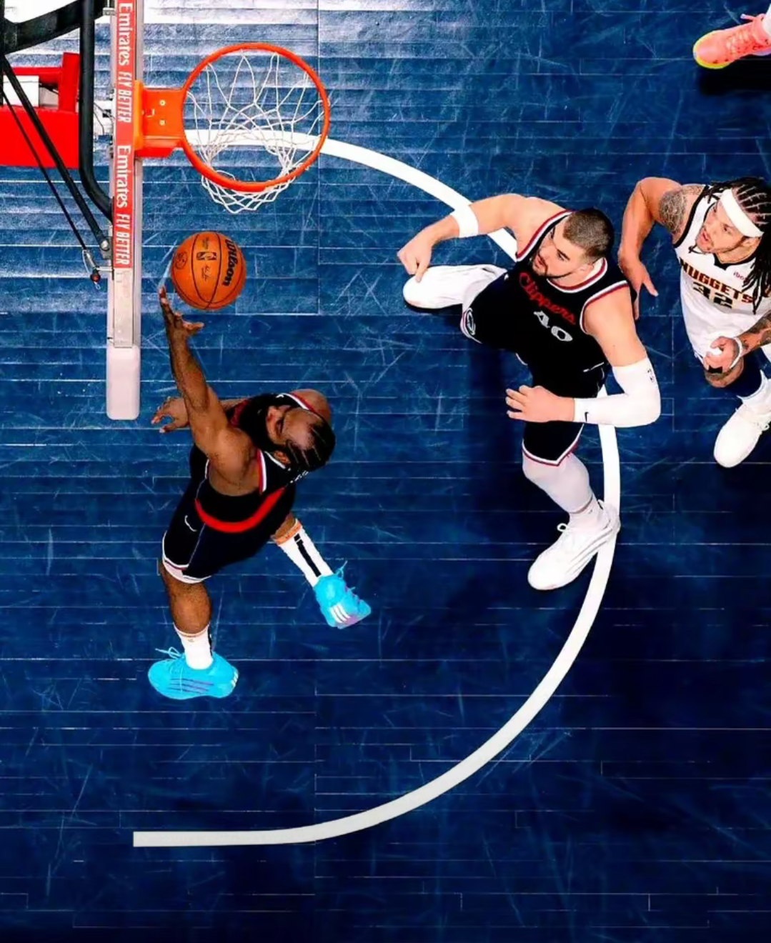 爱游戏体育直播-蒂姆与80激战塞尔维亚队分钟，险胜胜负难料！，哈登焦点对战热度持续攀升(勇士对开拓者库里62分全场录像)