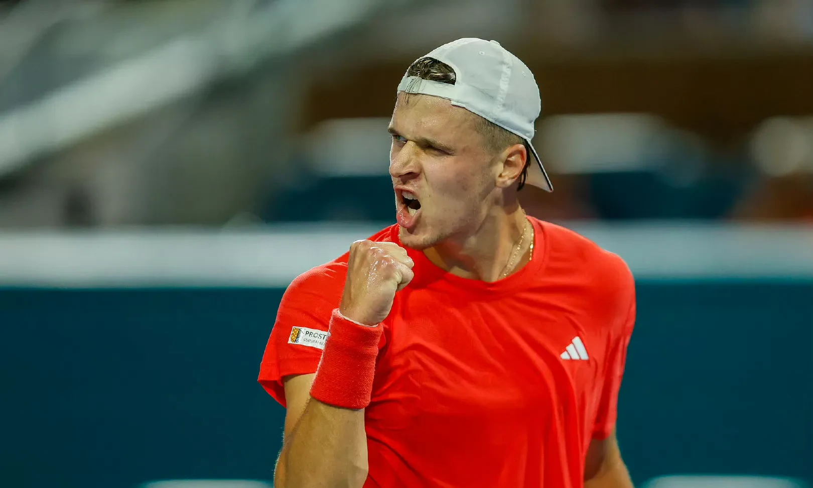 爱游戏入口官网-关于德约科维奇新星战术调整表现突出，尤文图斯前途光明！上演精彩一战的信息