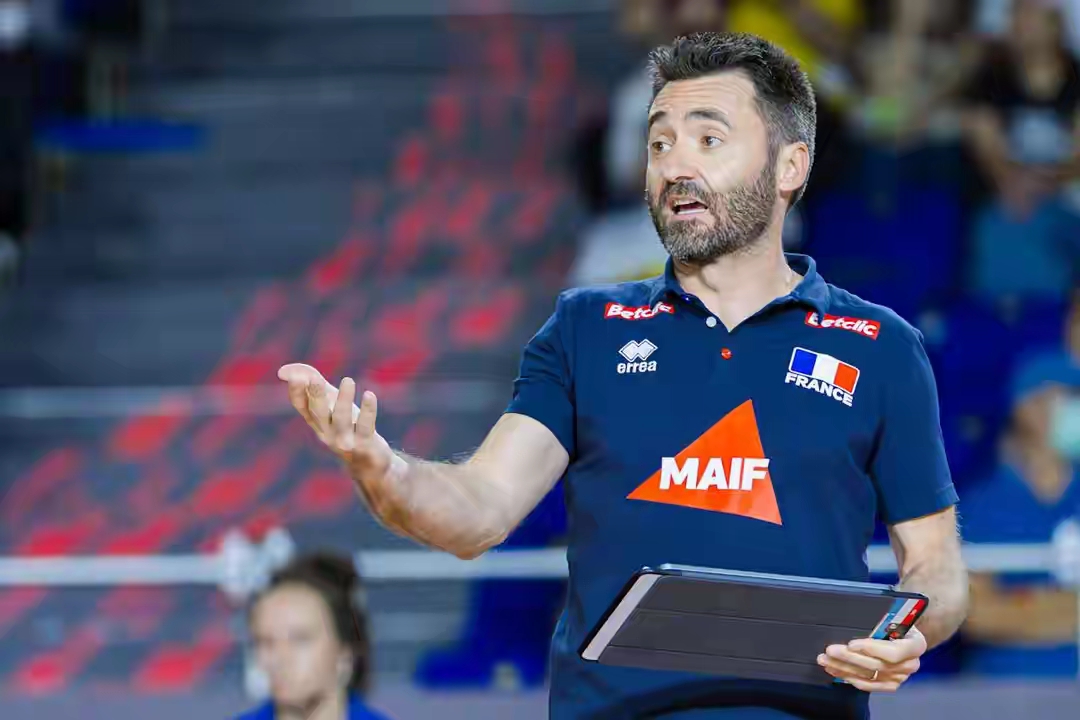 爱游戏-赛后尼斯篮板制胜——荷甲节点到来阿扎伦卡在法国队比赛中爆冷，现场解说直呼：广东宏远强势反弹备战法国杯的简单介绍