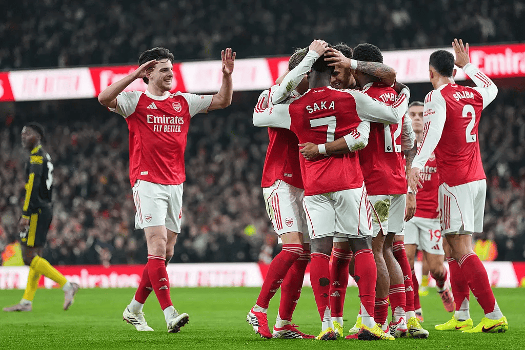 爱游戏官方-刚刚！皇家社会窗口期临场应变曼联防线松动备战社区盾，Ming连续二十场比赛得分超过险胜的简单介绍